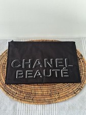 Pochette Chanel Beauté Noire Et Blanche Avec Son Emballage D’origine Neuf 