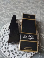 Une miniature parfum bad - une, de