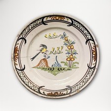 Assiette en faïence, motif