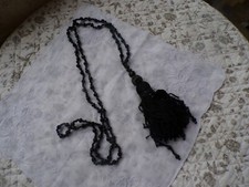 1 Sautoir ancien avec pompon en jais