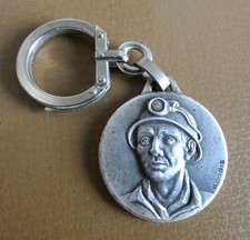 Ancien porte cle métal Augis Mineur Casque Lampe COOP Mine Sin Le Noble 59 Nord.
