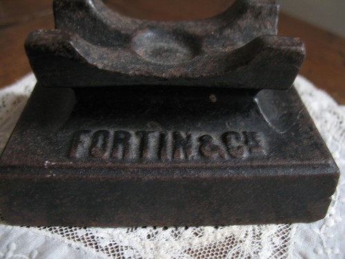 Ancien presse papier porte