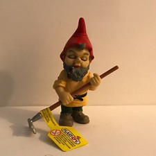 ANCIENNE FIGURINE PVC PLASTIQUE LES NAINS DE JARDINS PLASTOY AVEC RATEAU