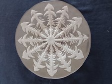 Plat cristal blanc signé René Lalique