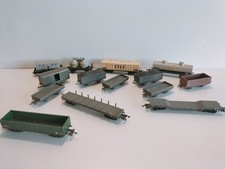 LOT DE 14 WAGONS MARCHANDISES