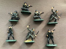 7 anciens petits soldats