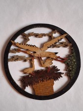 Ancienne déco cigognes en bois  découpé, ajouré, peint. Alsace. Art populaire