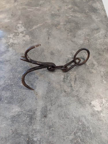 Ancien grappin puits - de,