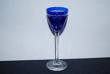 UN VERRE A LIQUEUR EN CRISTAL COLORE BLEU NON SIGNE ST LOUIS VAL ST LAMBERT