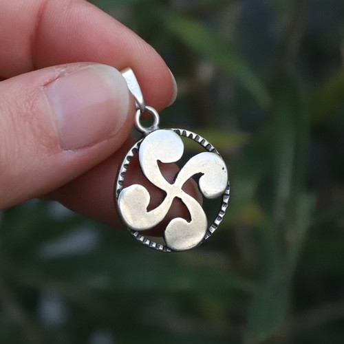 Pendentif croix basque - basque, en