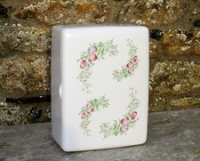 Vintage armoire à pharmacie en plastique marque Gilac décor fleuri