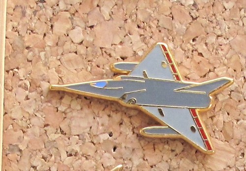 Pin militaire avion de - pin's,