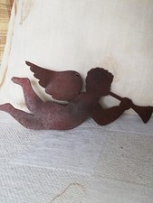 Ange soufflant dans une trompette fer rouillé à suspendre