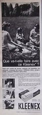 PUBLICITÉ KLEENEX TENIR UNE CUISSE DE POULET NETTOYER LES ASSIETTES LES COUVERTS