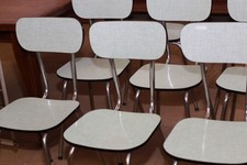 Série de 8 chaises en formica