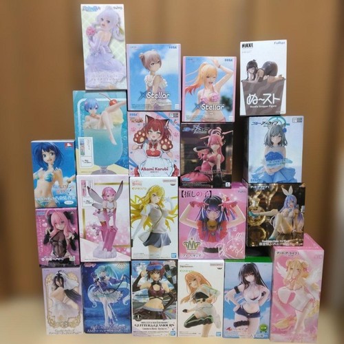 Lot figurines nikke - de, 20