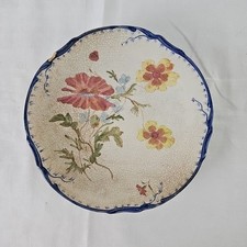 Assiette Élevée Décor Olga De Creil Et Montereau En Terre De Fer Polychrome