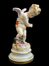 Meissen - Cupidon au piège. Figure en porcelaine de la série des travail de cupi