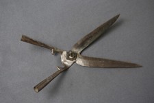 paire de ciseaux de jardin taille haies ancien XVIIIe siècle art topiaire