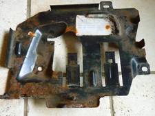 base fixation batterie  et mousse thermique voiture  moteur Peugeot 607 TBE