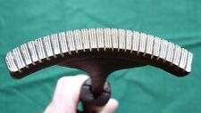 OUTIL ANCIEN BRONZE RELIURE RELIEUR FER A DORER PALETTE ORNEMENTEE COURBE