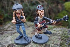 841.001 2 FIGURINE CARICATURE