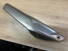 Une protection de pot echappement Honda Hornet CB 750