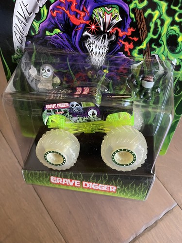 Hot wheels monster jam grave - wheels,