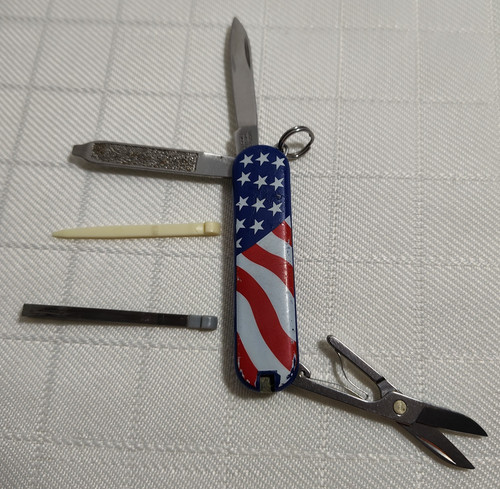 Victorinox classic flag - sd, us
