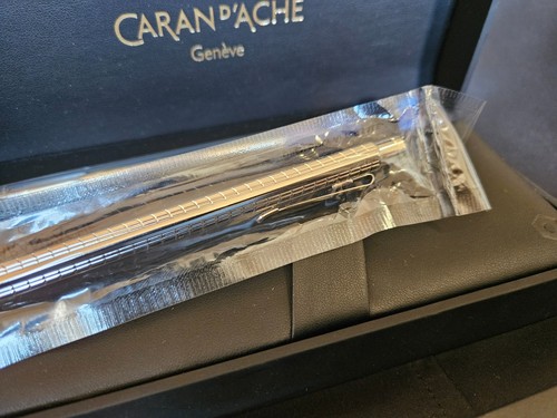 Stylo bille caran - *,