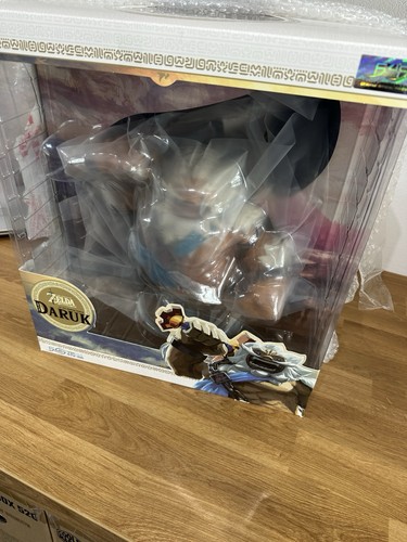 The legend zelda statua - the,