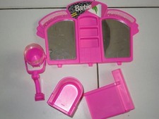 PIECES DETACHEES D'UNE COIFFEUSE DE BARBIE