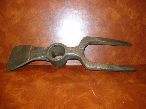 Outil ancien serfouette forgé - outil,