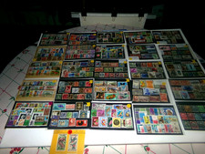 Lot de 26 planches de timbres
