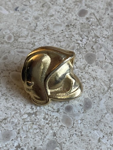 Pin relief casque - relief, pompier