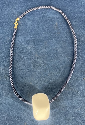 Pendentif céramique blanche