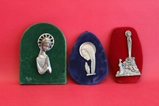 3 sculptures en étain enfant qui prie ange La sainte vierge Marie sur velours