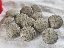 Lot 12 boutons gris pied   fond d'atelier 2,2 cm travaillé   ref 2402