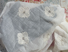 LOT 22 ANCIENS MOTIFS pour coiffe brodés au point de plumetis sur linon XIXe