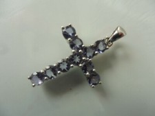 Très Beau Pendentif, Croix