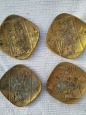 4 petits cendriers en bronze