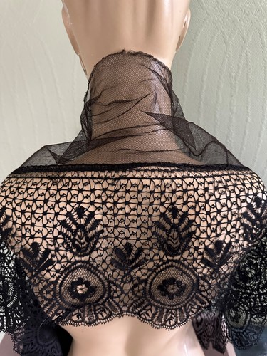 Ancienne mantille noire - , en