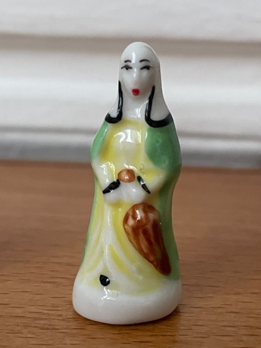 Fève femme ancienne - fève, habillée
