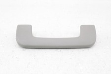 8E0857607 carénage avant droit pour AUDI A4 AVANT 1.9 TDI DIESEL 130CV 200088