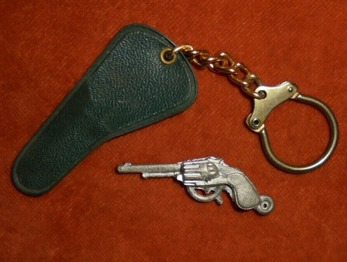 Porte clés key ring - key, gun
