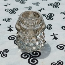 Encrier en verre moulé