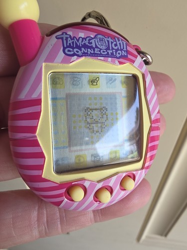 2004 tamagotchi connection - 2004,