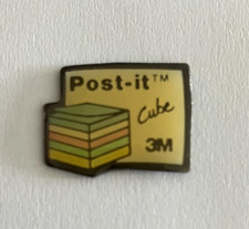 65 - Pin's Post-it Cube - 3M - Pense-Bête