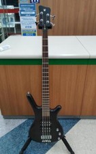 Guitare basse électrique