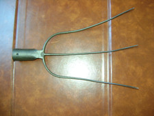 Outil Ancien Jardinage Fourche à Foin Agriculture estampille PF France 42x23 cm